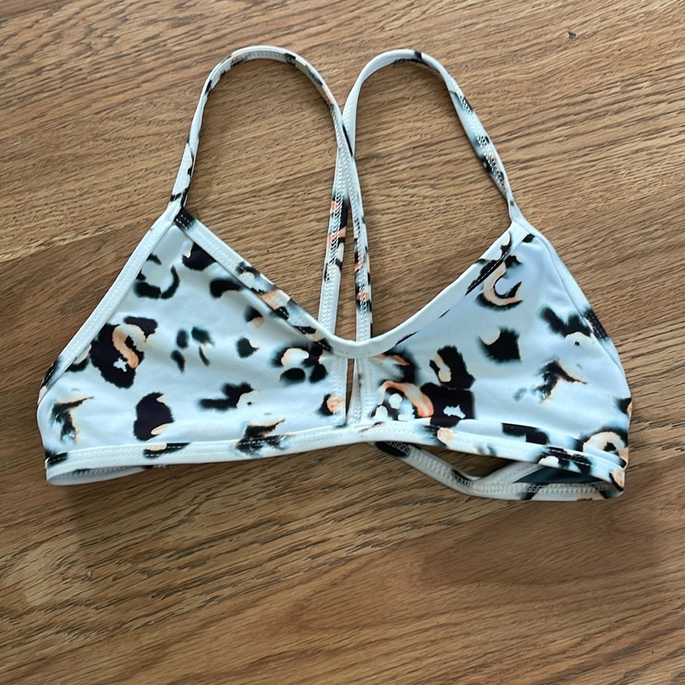 Jolyn Bennett Top